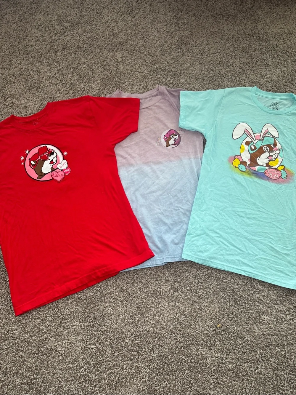 Women’s Buc-ees t-shirt bundle - Picture 2 of 9